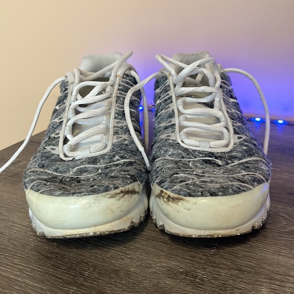 NIKE AIR MAX PLUS ESSENTIAL CRATER •USED• - Picture 4 of 10